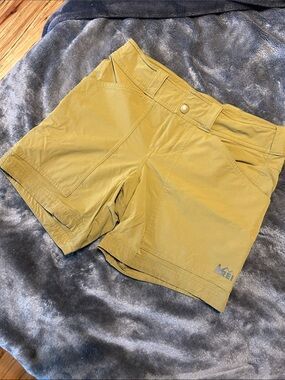 REI Women's Stretch Hiking Shorts — Olive size 2
